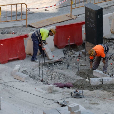Unos obreros trabajando en València. 