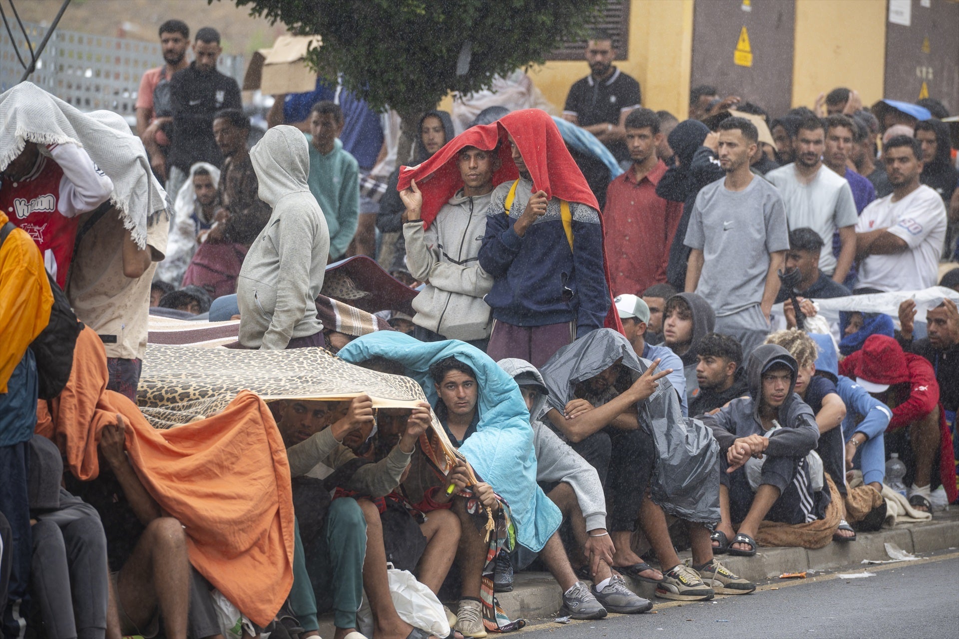 "No es una crisis migratoria al uso": Ceuta sigue bajo "una gran presión" mientras España y la UE evitan señalar a Marruecos "No es una crisis migratoria al uso": Ceuta sigue bajo "una gran presión" mientras España y la UE evitan señalar a Marruecos
