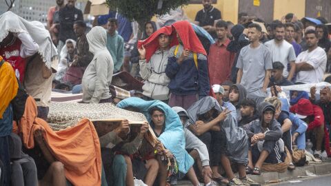 Varios inmigrantes hacen cola, a 1 de septiembre de 2026, en Ceuta (España)./ Marcos Moreno / Europa Press Varios inmigrantes hacen cola, a 1 de septiembre de 2026, en Ceuta (España)./ Marcos Moreno / Europa Press