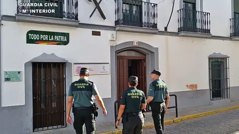 Detienen a una trabajadora de ayuda a domicilio por robar dinero y joyas en tres viviendas de Villagonzalo Detienen a una trabajadora de ayuda a domicilio por robar dinero y joyas en tres viviendas de Villagonzalo