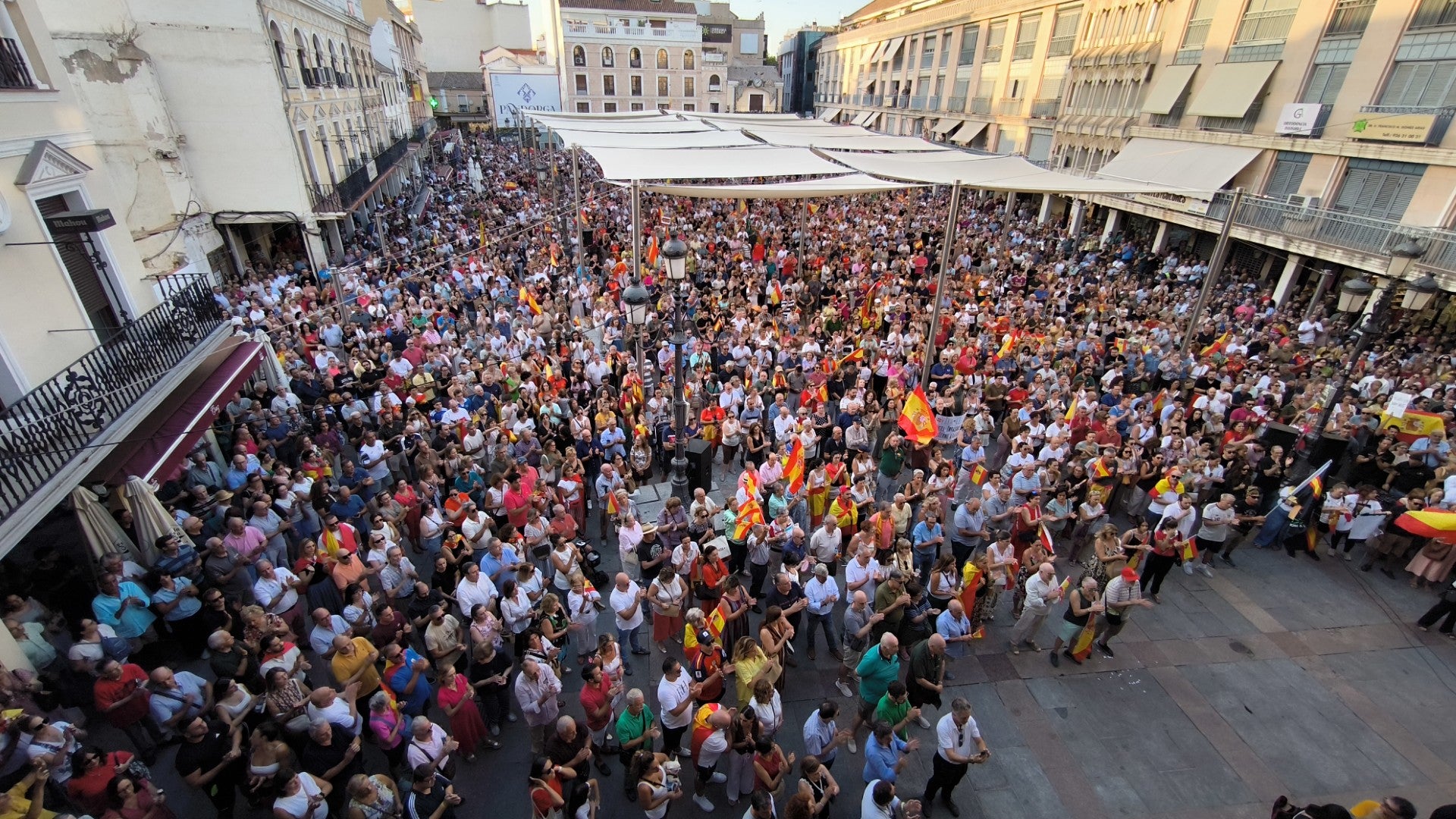 Más de 7.000 personas muestran su apoyo y solidaridad a Ceuta desde la Plaza Mayor de Ciudad Real Más de 7.000 personas muestran su apoyo y solidaridad a Ceuta desde la Plaza Mayor de Ciudad Real