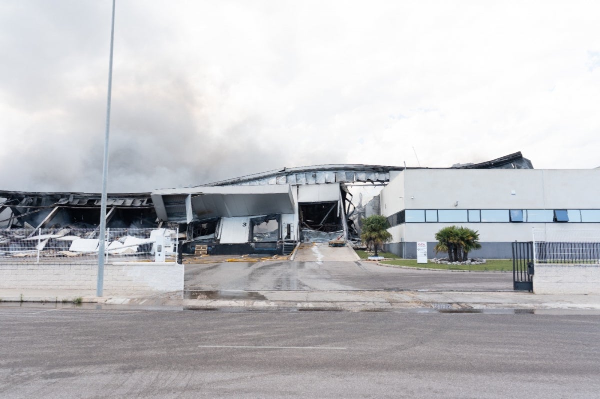 Importaco anuncia el cierre de su actividad en La Vall d’Alba y deja en el aire más de un centenar de empleos Importaco anuncia el cierre de su actividad en La Vall d’Alba y deja en el aire más de un centenar de empleos