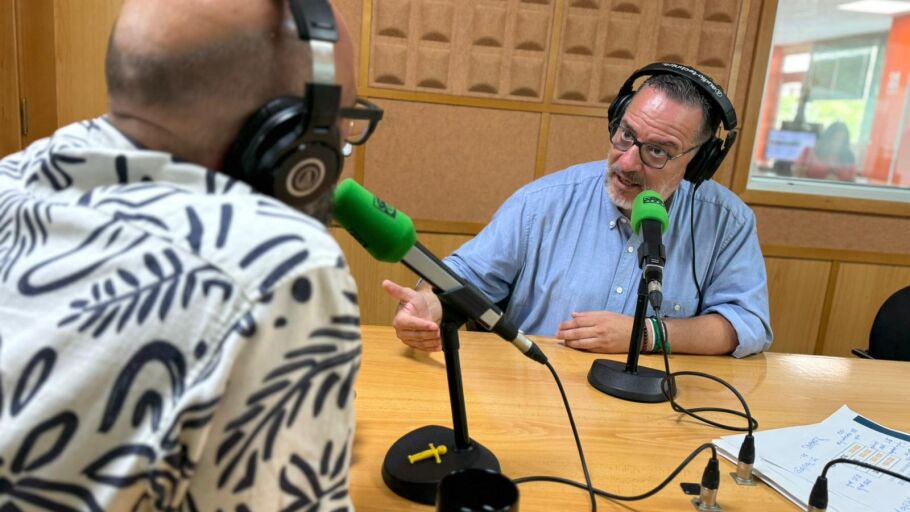 Poli Su&aacute;rez durante la entrevista en M&aacute;s de Uno Canarias