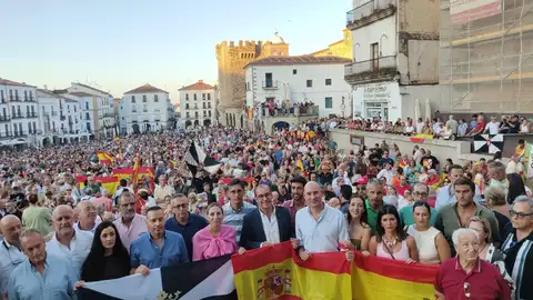Miles de personas salen a las calles en Extremadura en apoyo del pueblo ceutí Miles de personas salen a las calles en Extremadura en apoyo del pueblo ceutí