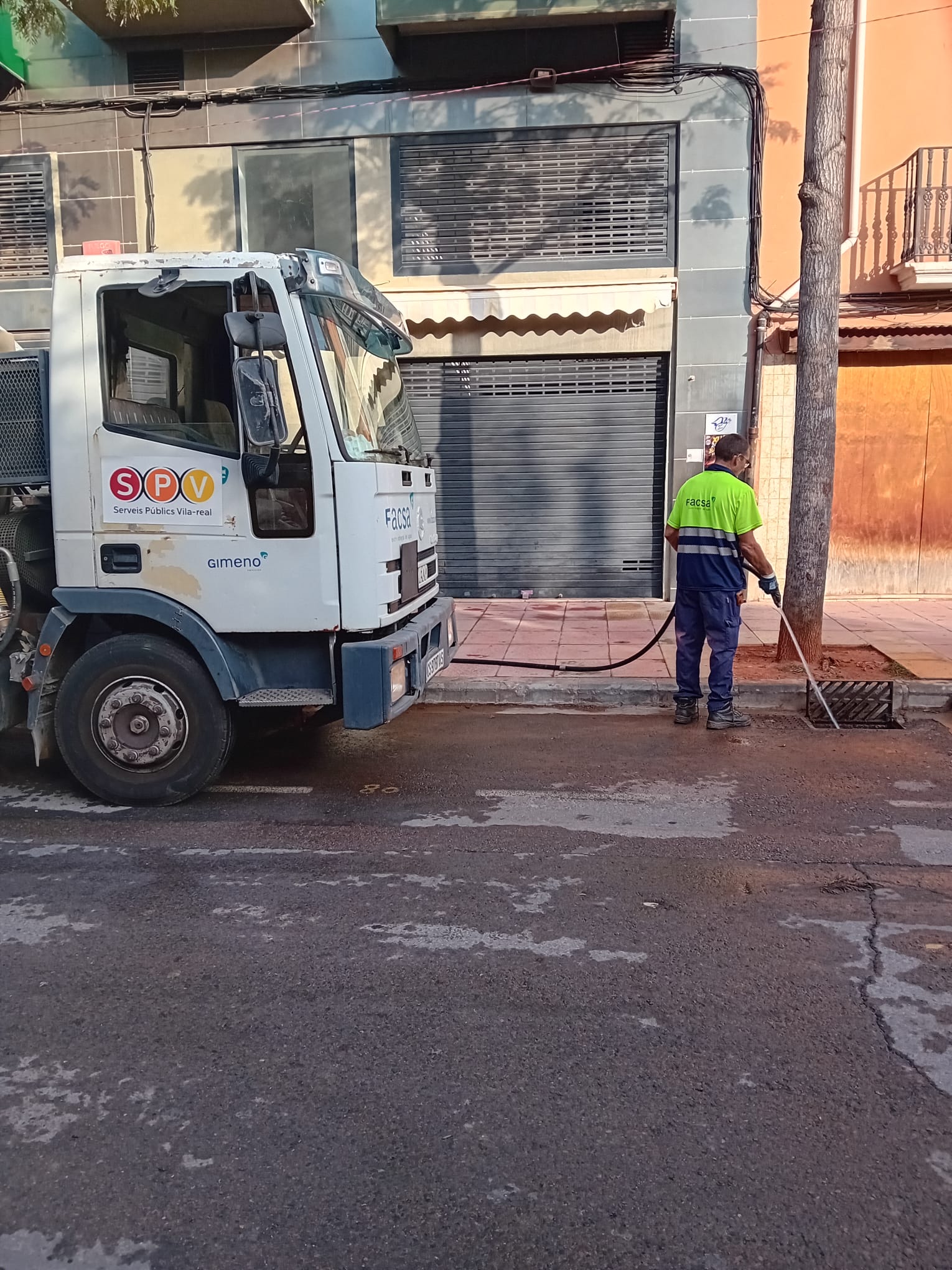 Vila-real refuerza la limpieza de cerca de 4.000 imbornales ante la llegada de la temporada de lluvias intensas Vila-real refuerza la limpieza de cerca de 4.000 imbornales ante la llegada de la temporada de lluvias intensas