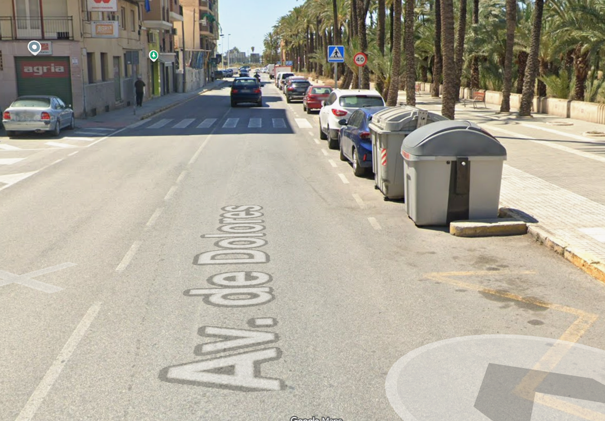 Vecinos de la Avenida de Dolores de Elche piden medidas que reduzcan la velocidad de circulación en la misma Vecinos de la Avenida de Dolores de Elche piden medidas que reduzcan la velocidad de circulación en la misma