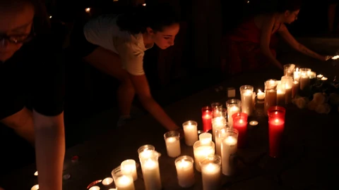 Més d'un miler de persones participen en una marxa silenciosa en record del veí apunyalat mortalment