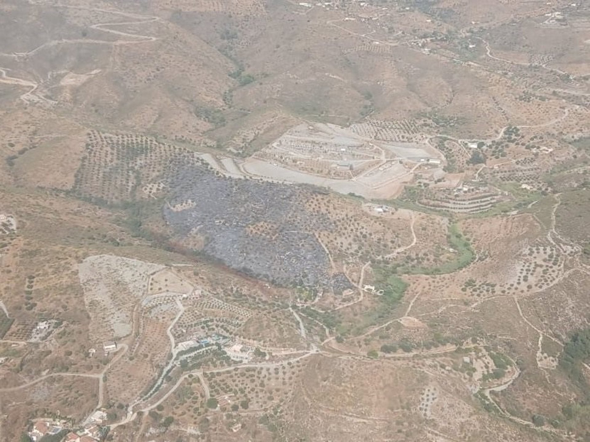Extinguido el incendio en Vélez de Benaudalla tras afectar a 5,2 hectáreas de terreno agrícola Extinguido el incendio en Vélez de Benaudalla tras afectar a 5,2 hectáreas de terreno agrícola