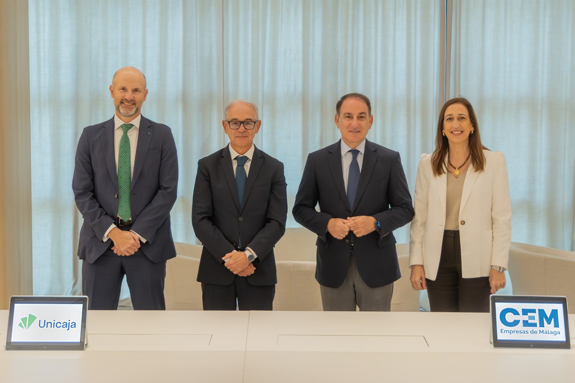 Unicaja renueva su acuerdo con CEM para reforzar la financiación y el acompañamiento a empresas y autónomos de Málaga Unicaja renueva su acuerdo con CEM para reforzar la financiación y el acompañamiento a empresas y autónomos de Málaga