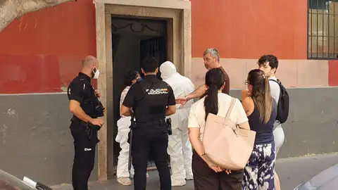 Hallan muerto en su vivienda de Castellón a un hombre que podría llevar más de un mes fallecido Hallan muerto en su vivienda de Castellón a un hombre que podría llevar más de un mes fallecido