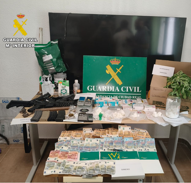 Cinco detenidos tras desarticular un grupo criminal dedicado a la venta de droga en Malagón y Fuente el Fresno Cinco detenidos tras desarticular un grupo criminal dedicado a la venta de droga en Malagón y Fuente el Fresno