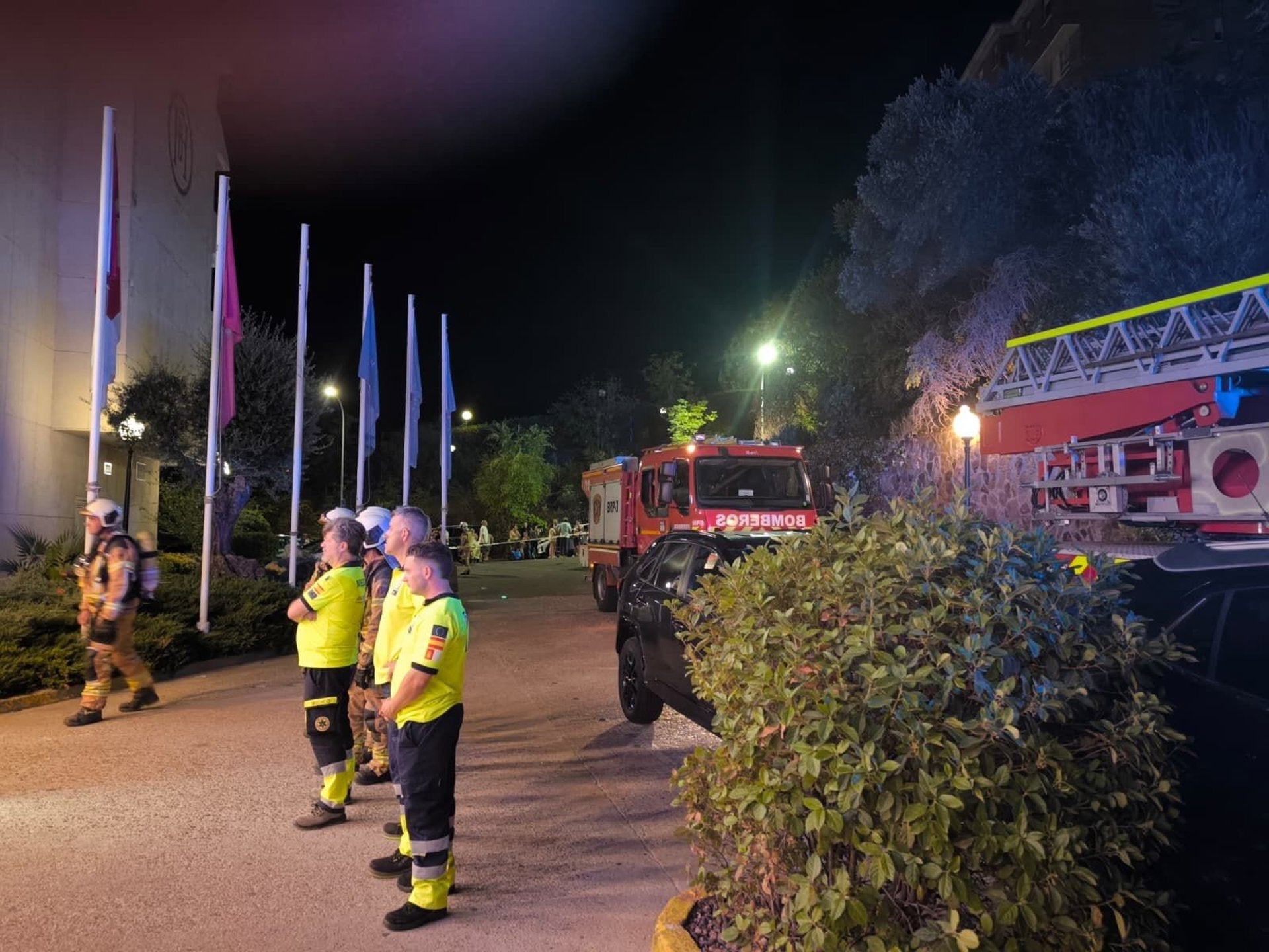Evacúan a más de 600 personas del Hotel Beatriz de Toledo Evacúan a más de 600 personas del Hotel Beatriz de Toledo