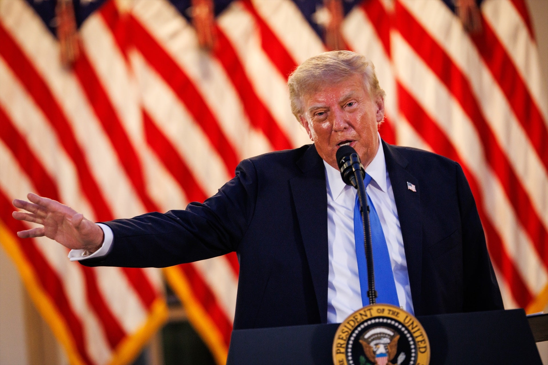 Trump aprovecha la crisis de Ceuta para lanzar otro ataque contra España y Sánchez: "Será un país arruinado" Trump aprovecha la crisis de Ceuta para lanzar otro ataque contra España y Sánchez: "Será un país arruinado"