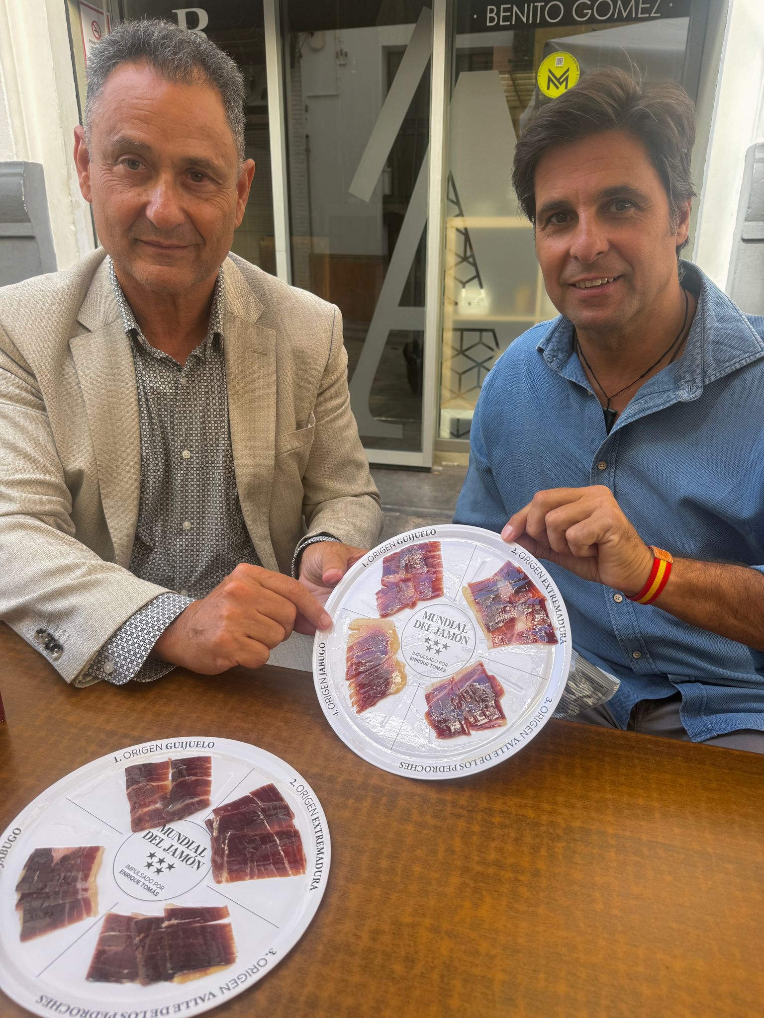 Fran Rivera, medala de oro "Amantes del Jamón" en los Premios Mundiales que se celebran este fin de semana en Ronda Fran Rivera, medala de oro "Amantes del Jamón" en los Premios Mundiales que se celebran este fin de semana en Ronda