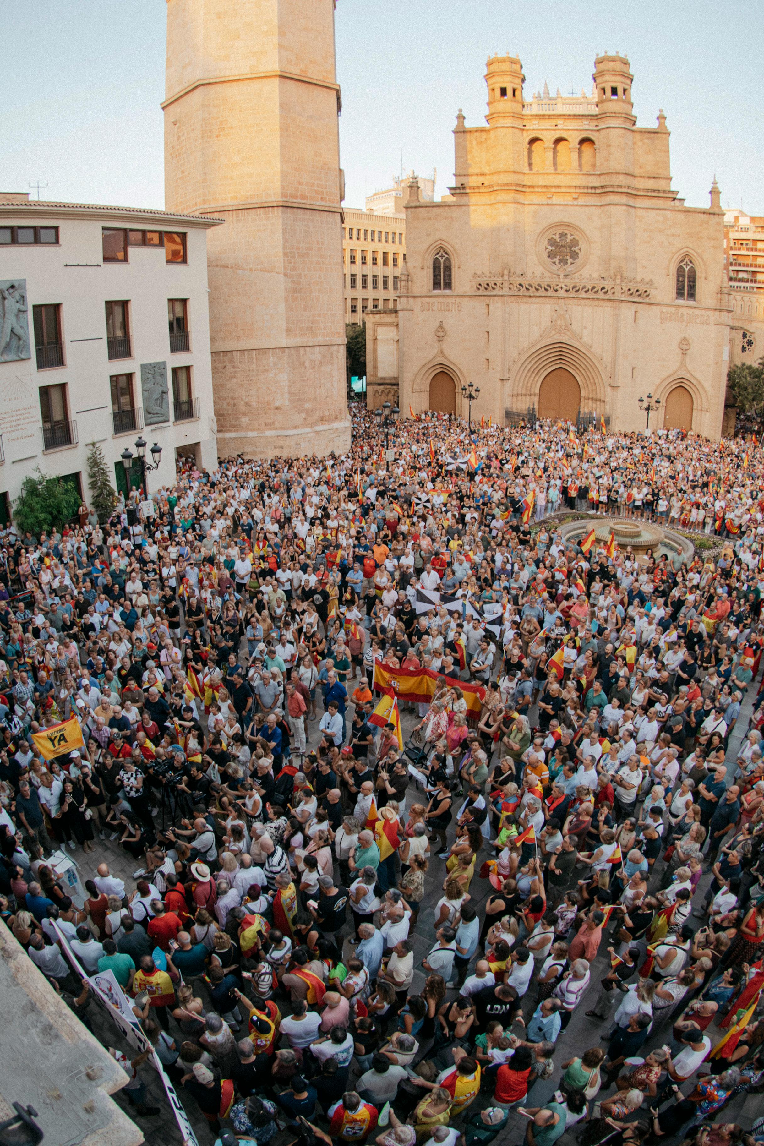 Miles de castellonenses muestran su apoyo a Ceuta ante la crisis migratoria Miles de castellonenses muestran su apoyo a Ceuta ante la crisis migratoria