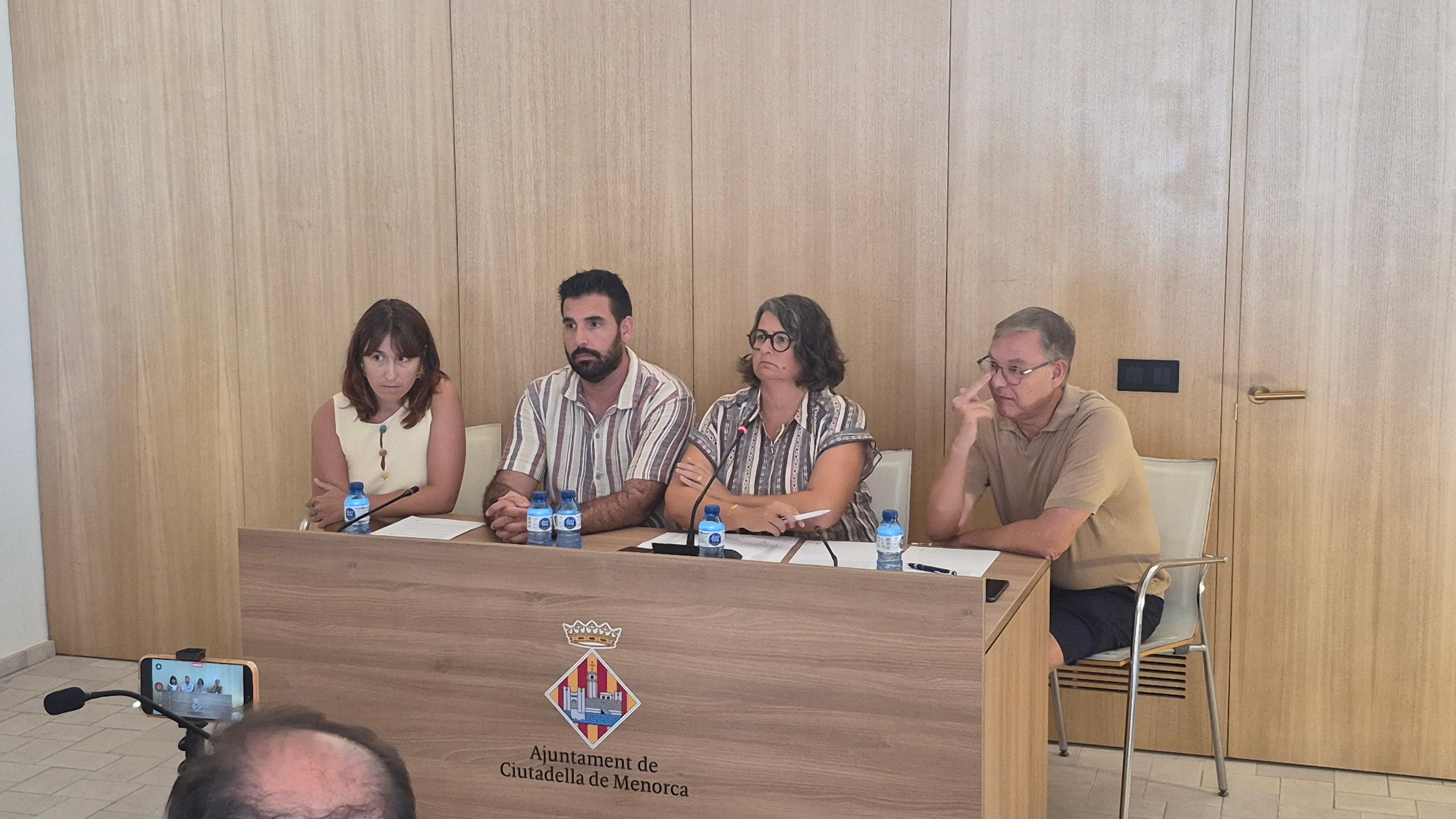 El Ayuntamiento de Ciutadella acatará la orden judicial y devolverá los coches al Born El Ayuntamiento de Ciutadella acatará la orden judicial y devolverá los coches al Born