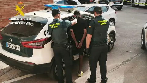 Detenido un hombre de 31 años por tres robos con fuerza en establecimientos de Benicarló Detenido un hombre de 31 años por tres robos con fuerza en establecimientos de Benicarló