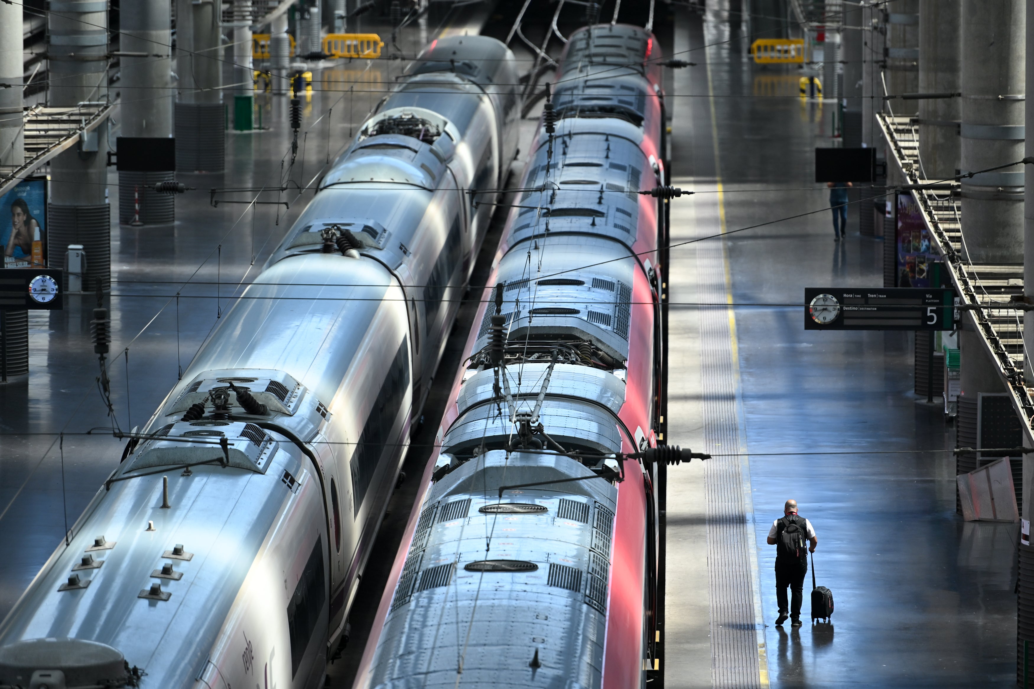 Desplome de viajeros en el transporte ferroviario: Adamuz y múltiples fallos en las vías hacen que el tren pierda 30 millones de usuarios Desplome de viajeros en el transporte ferroviario: Adamuz y múltiples fallos en las vías hacen que el tren pierda 30 millones de usuarios