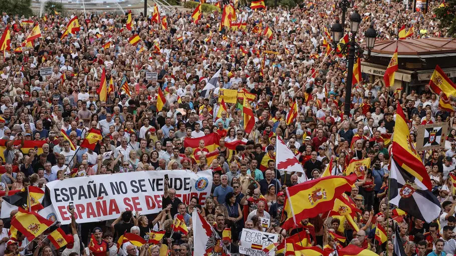 Cientos de personas durante una concentración en solidaridad con Ceuta, a 2 de septiembre de 2026, en Valencia. Cientos de personas durante una concentración en solidaridad con Ceuta, a 2 de septiembre de 2026, en Valencia.