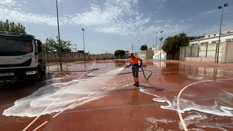 La Nucía invierte 140.000 € en la puesta “a punto” de los centros escolares La Nucía invierte 140.000 € en la puesta “a punto” de los centros escolares