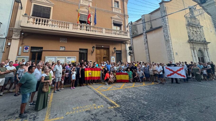 Concentración en apoyo a Ceuta en Guadassuar