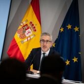 El ministro de Hacienda, Arcadi España, ofrece declaraciones a los medios tras la reunión del Consejo de Política Fiscal y Financiera (CPFF), en la sede del Ministerio de Hacienda, en el Edificio Cuzco.
