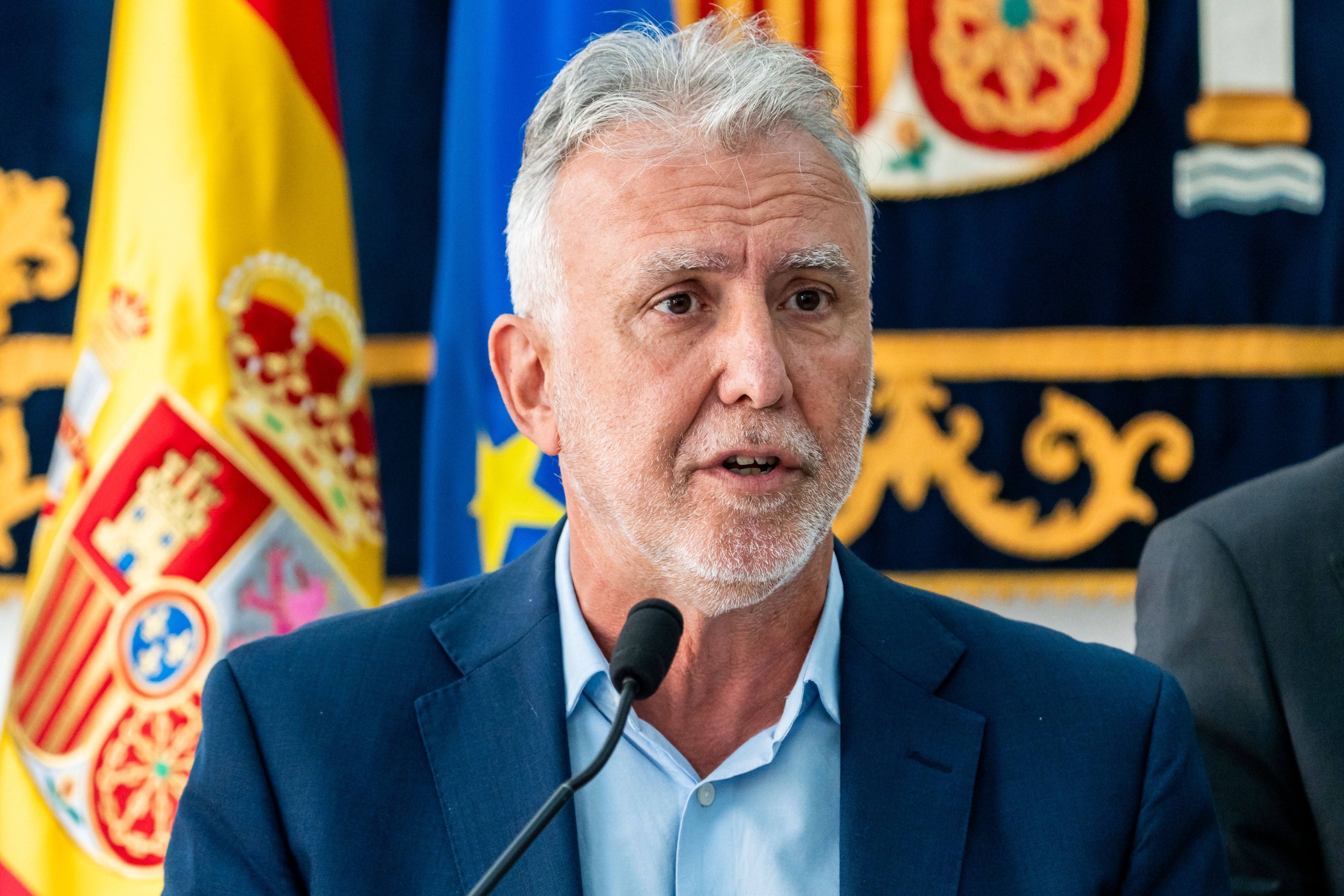 El Gobierno deja en el aire el número de migrantes que quedan en Ceuta y cifra en 2.000 los menores identificados El Gobierno deja en el aire el número de migrantes que quedan en Ceuta y cifra en 2.000 los menores identificados