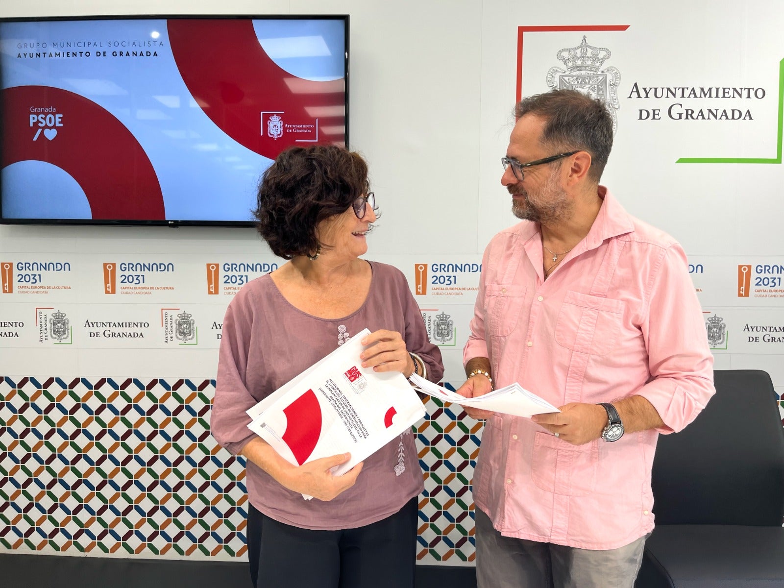El PSOE pide a Carazo que demuestre que el hotel de la Abadía del Sacromonte “cabe” en un entorno tan singular El PSOE pide a Carazo que demuestre que el hotel de la Abadía del Sacromonte “cabe” en un entorno tan singular