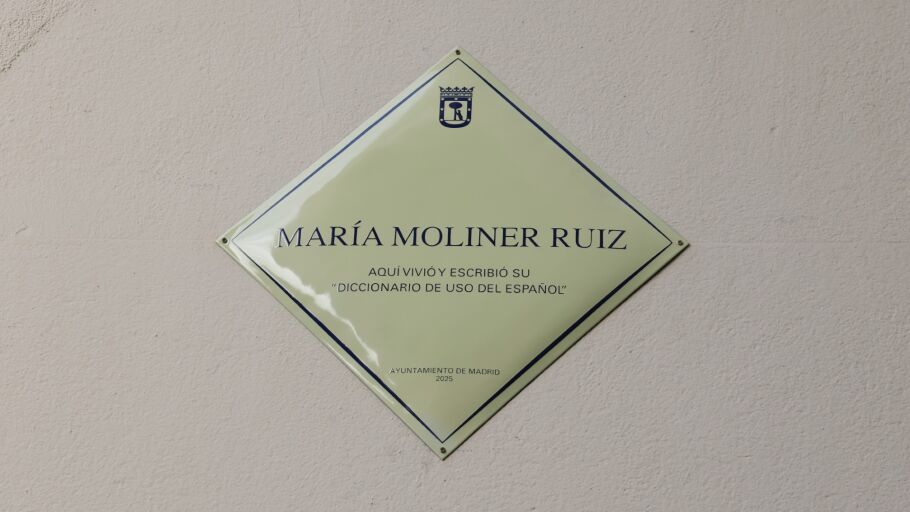 Placa de Mar&iacute;a Moliner