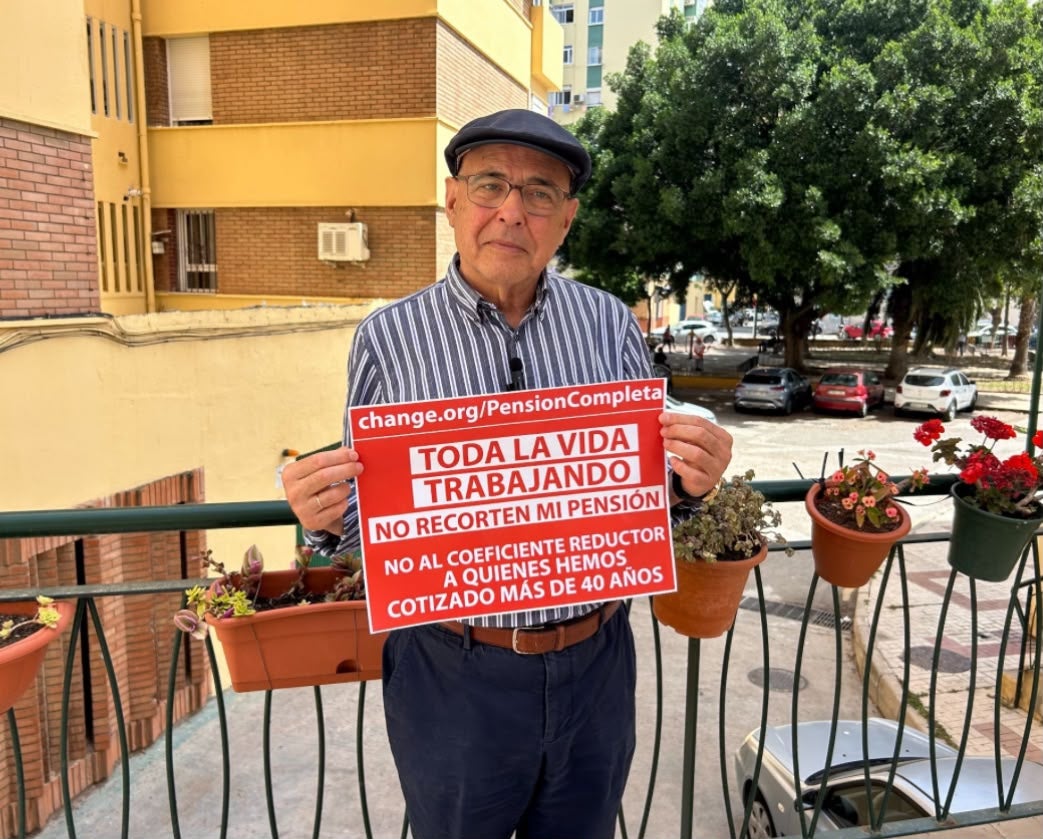 Manuel Guariano, el malagueño que ha recogido más de 50.000 firmas contra los recortes en las pensiones Manuel Guariano, el malagueño que ha recogido más de 50.000 firmas contra los recortes en las pensiones