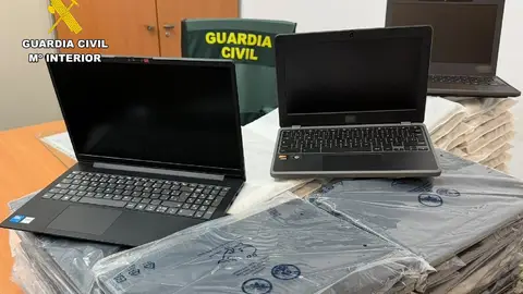 La Guardia Civil detiene en Salobreña a un hombre por el hurto de 159 ordenadores La Guardia Civil detiene en Salobreña a un hombre por el hurto de 159 ordenadores