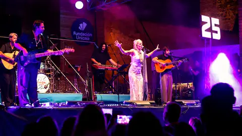 Chambao reúne a músicos históricos de la banda y amigos como el Kanka en el cierre de la 11ª edición de Marenostrum Fuengirola Chambao reúne a músicos históricos de la banda y amigos como el Kanka en el cierre de la 11ª edición de Marenostrum Fuengirola