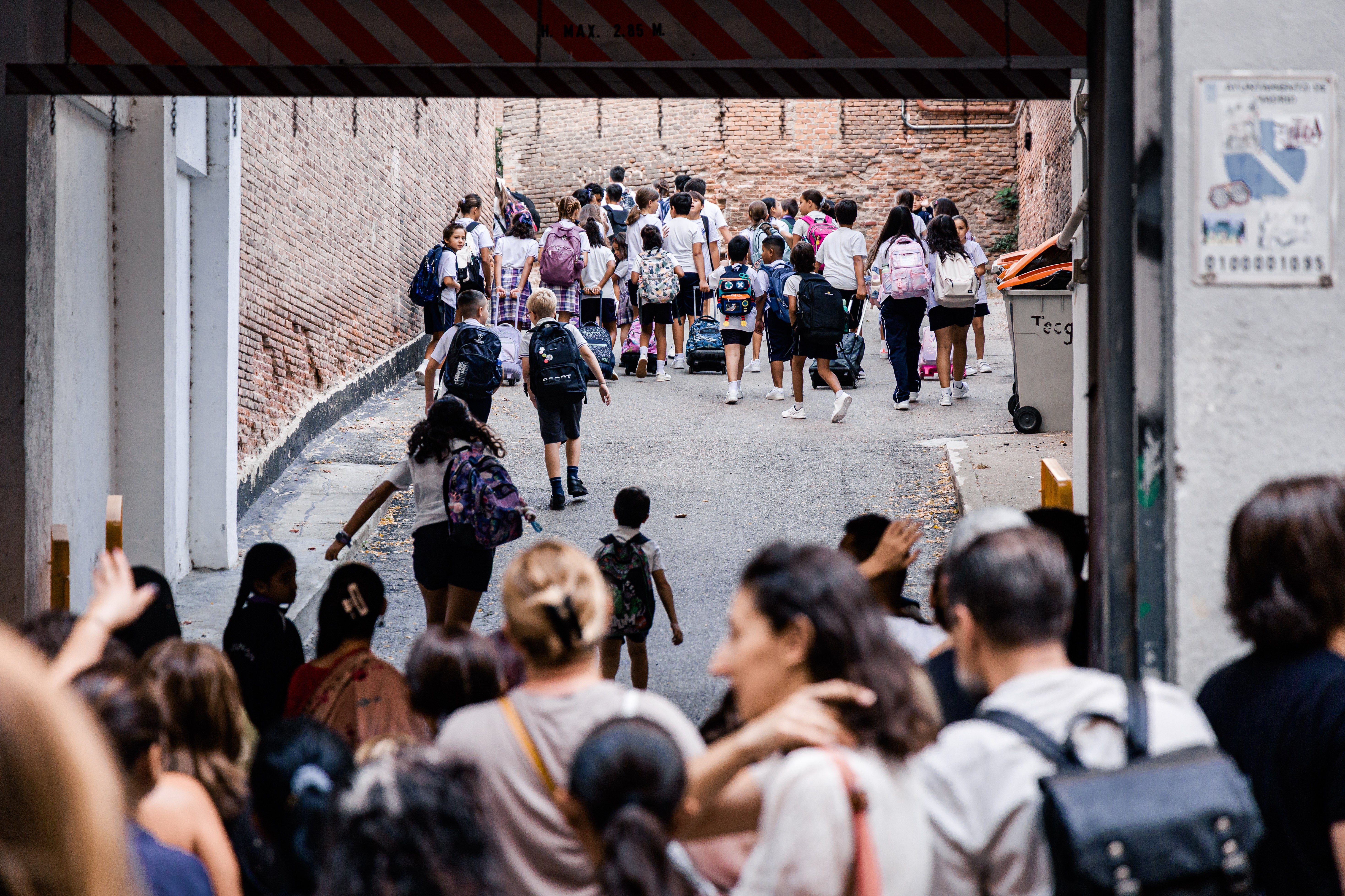 everal children on their way to school at the school gates on 7 September 2026 in Madrid, Spain. everal children on their way to school at the school gates on 7 September 2026 in Madrid, Spain.