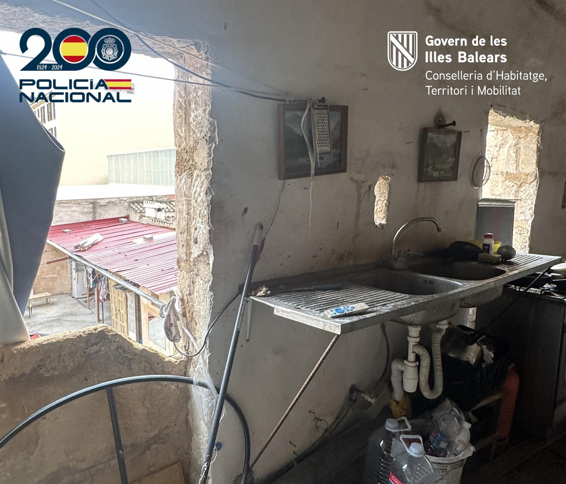 Detectan una vivienda precaria y sobreocupada en la que vivían hasta 30 personas en Manacor Detectan una vivienda precaria y sobreocupada en la que vivían hasta 30 personas en Manacor
