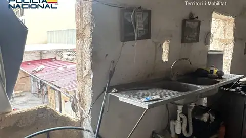 Detectan una vivienda precaria y sobreocupada en la que vivían hasta 30 personas en Manacor Detectan una vivienda precaria y sobreocupada en la que vivían hasta 30 personas en Manacor