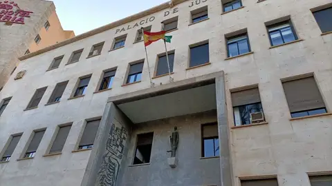 Condenado el dueño de un locutorio por intentar prostituir a una menor de 17 años Condenado el dueño de un locutorio por intentar prostituir a una menor de 17 años