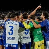 Los maños celebran la victoria en el Ibercaja Estadio Los maños celebran la victoria en el Ibercaja Estadio