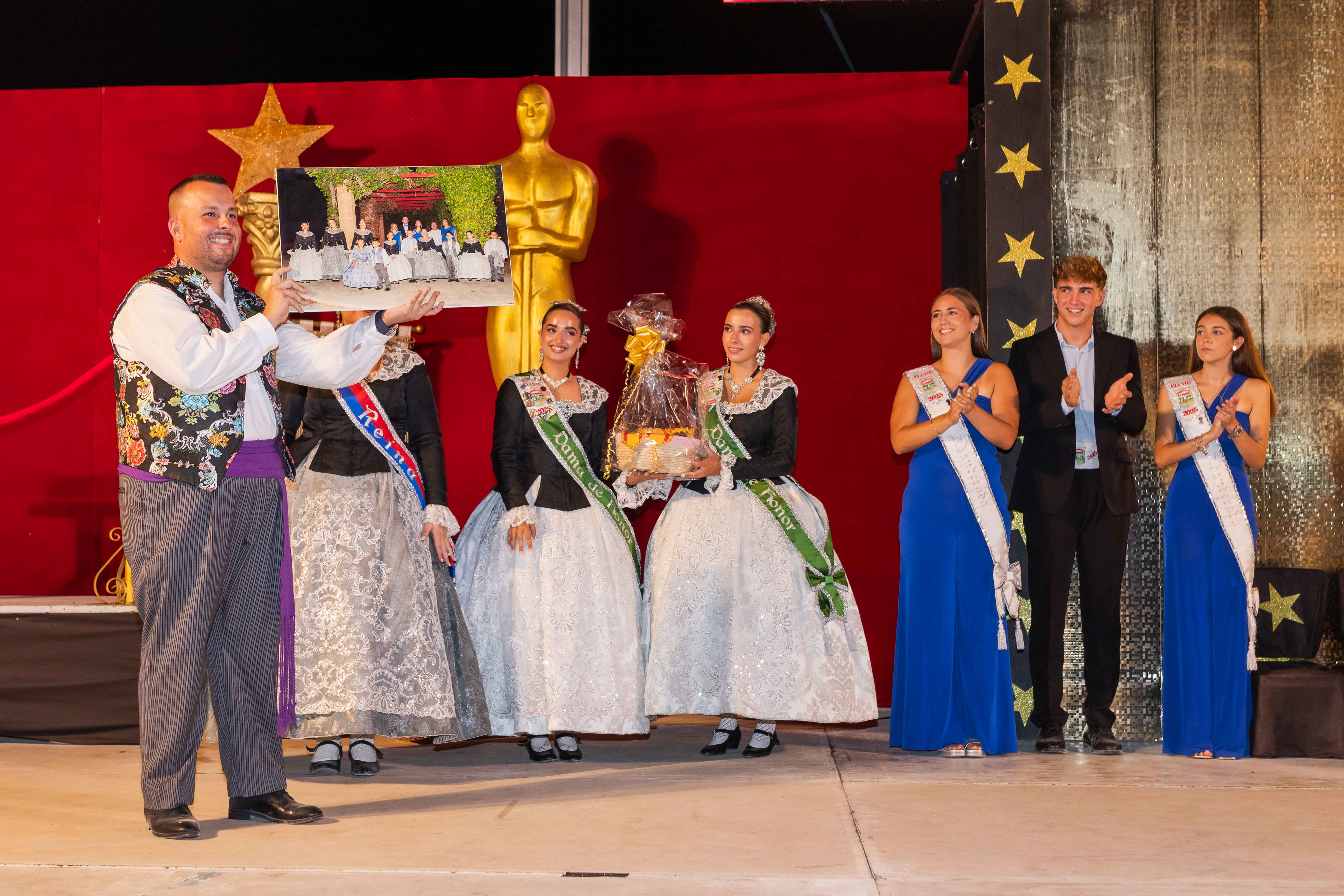 La Marina inicia sus fiestas tras la proclamación de reinas y damas durante una espectacular gala de cine ambientada en los Oscar La Marina inicia sus fiestas tras la proclamación de reinas y damas durante una espectacular gala de cine ambientada en los Oscar