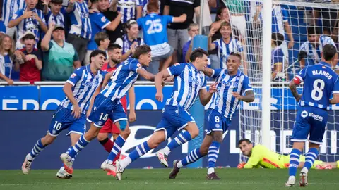 Un triplete de Boyé lanza a un Alavés de récord Un triplete de Boyé lanza a un Alavés de récord