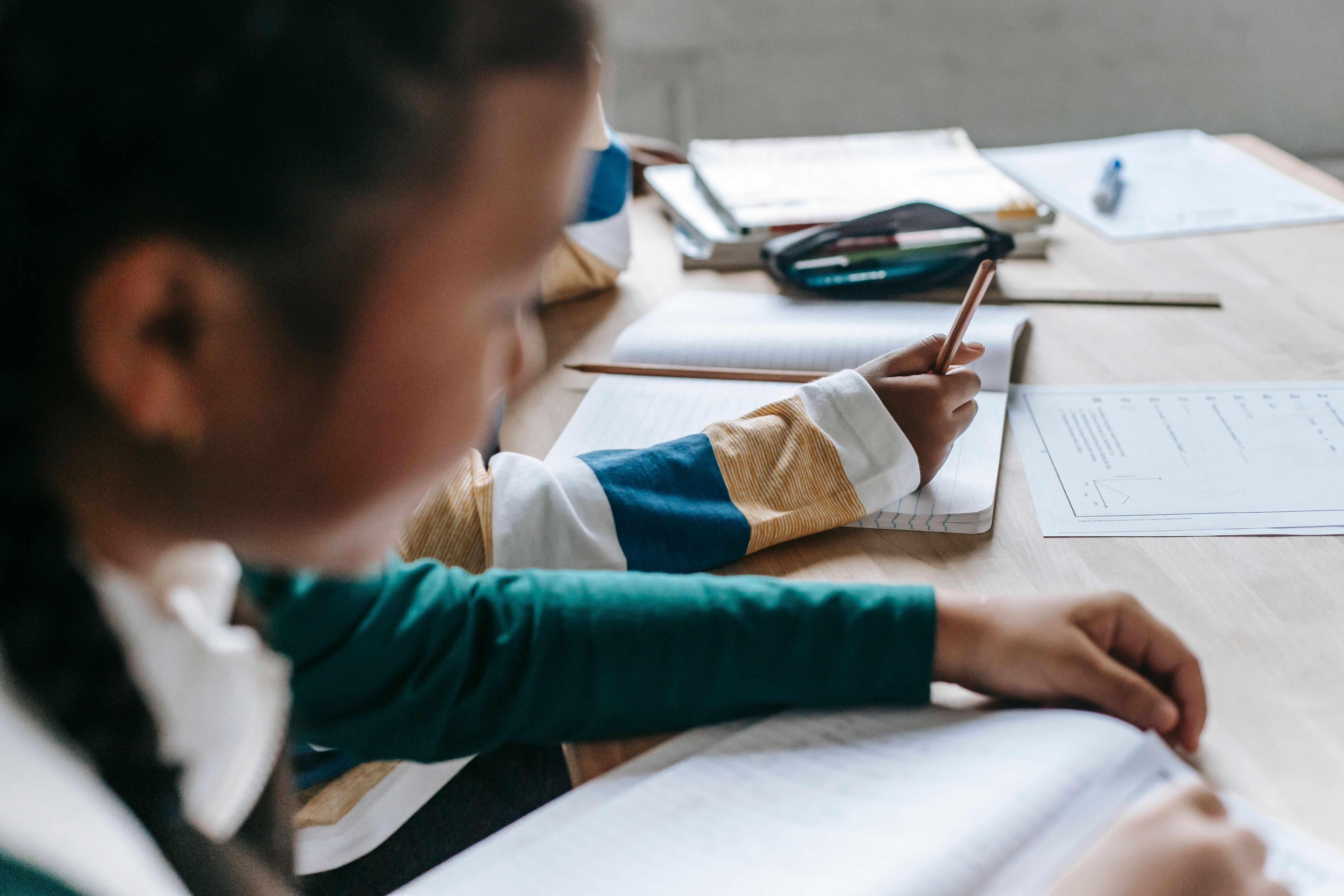 Las familias afrontan el nuevo curso con preocupación por el coste de los libros y el uso de las redes sociales Las familias afrontan el nuevo curso con preocupación por el coste de los libros y el uso de las redes sociales