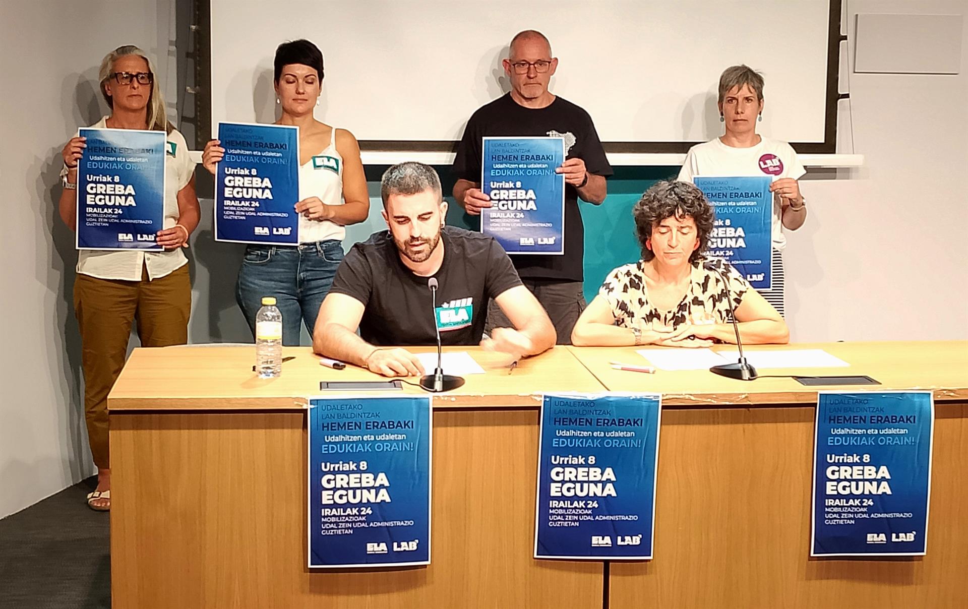 ELA y LAB convocan huelga el 8 de octubre en ayuntamientos vascos ELA y LAB convocan huelga el 8 de octubre en ayuntamientos vascos