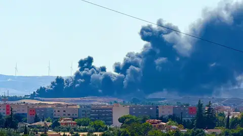 La Guardia Civil no detecta sustancias peligrosas en el humo del incendio de una planta de reciclaje de Alhendín La Guardia Civil no detecta sustancias peligrosas en el humo del incendio de una planta de reciclaje de Alhendín