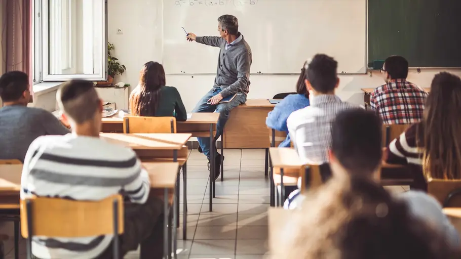 Clase de secundaria, instituto, profesor, adolescentes, escuela. Clase de secundaria, instituto, profesor, adolescentes, escuela.