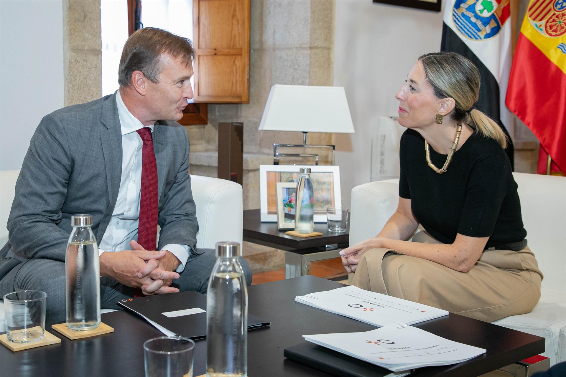 Guardiola estudia con MasOrange vías de colaboración para llevar la transformación digital a todos los municipios Guardiola estudia con MasOrange vías de colaboración para llevar la transformación digital a todos los municipios