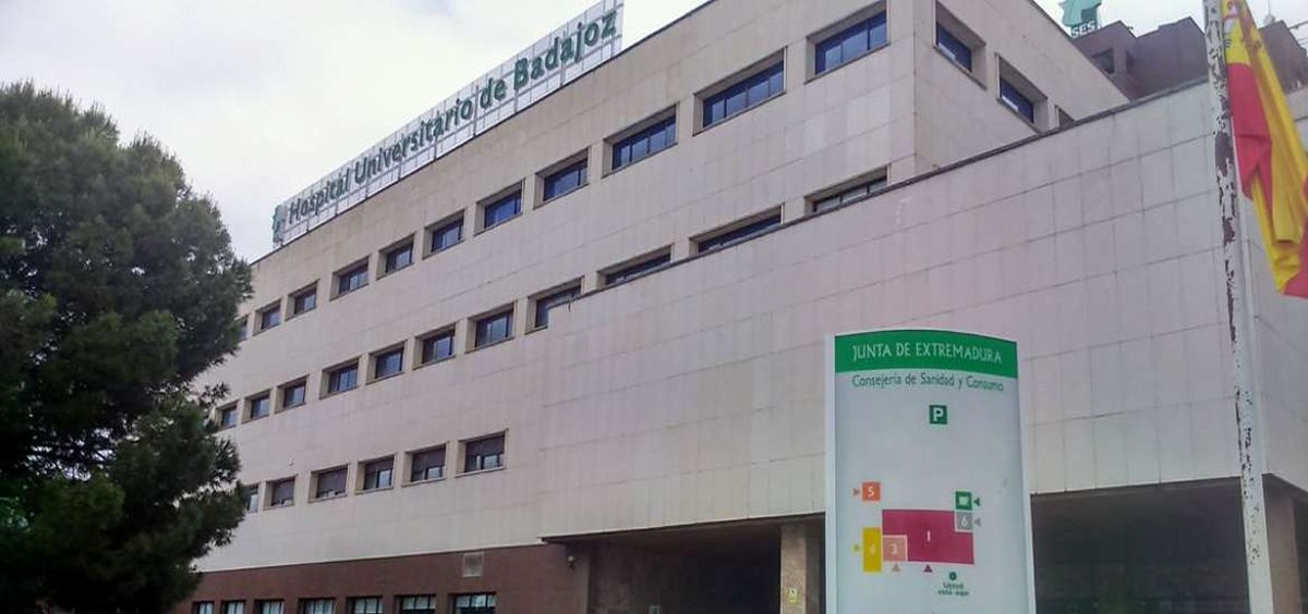Una mujer de 45 años en estado crítico y un menor de 12 años herido leve tras el choque de una moto y un coche en Badajoz Una mujer de 45 años en estado crítico y un menor de 12 años herido leve tras el choque de una moto y un coche en Badajoz