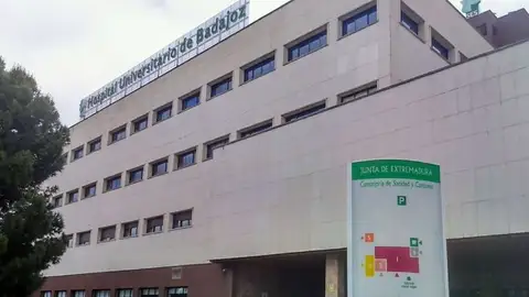 Una mujer de 45 años en estado crítico y un menor de 12 años herido leve tras el choque de una moto y un coche en Badajoz Una mujer de 45 años en estado crítico y un menor de 12 años herido leve tras el choque de una moto y un coche en Badajoz