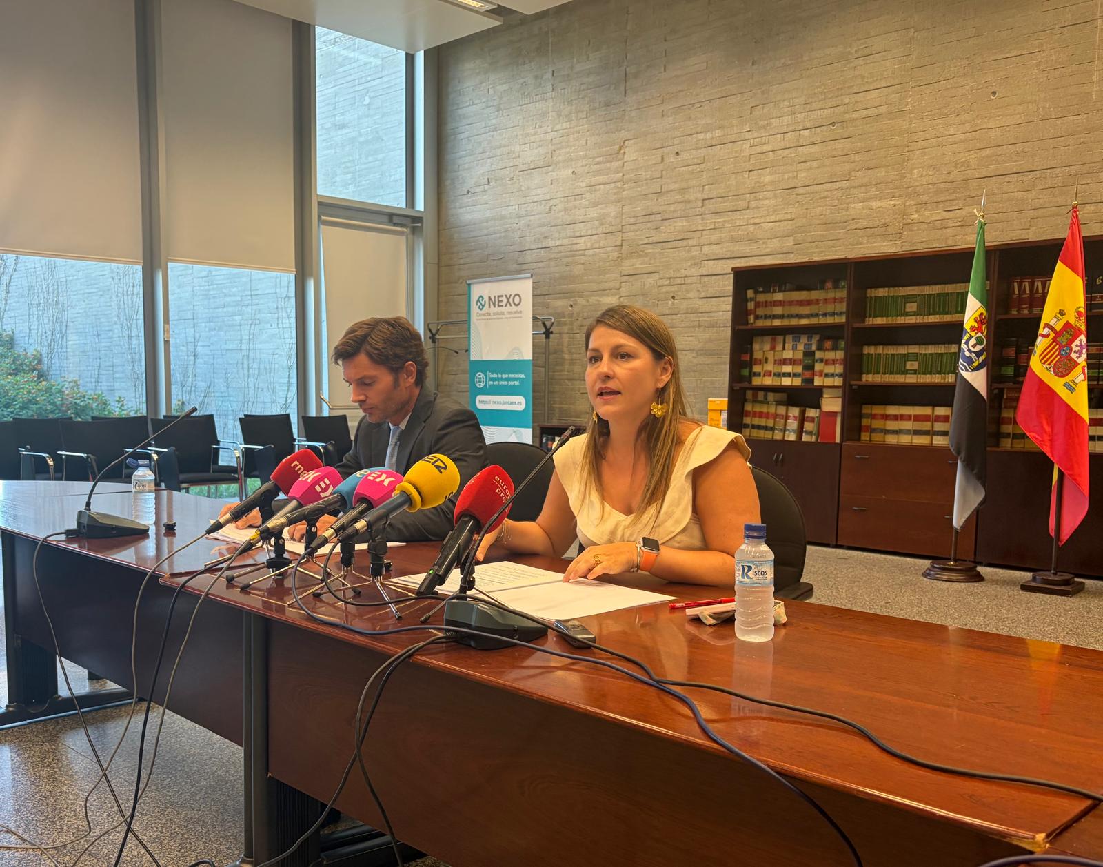 Extremadura inicia el curso escolar con más de 164.000 alumnos, 1.878 menos que el curso pasado, y con casi 17.000 docentes Extremadura inicia el curso escolar con más de 164.000 alumnos, 1.878 menos que el curso pasado, y con casi 17.000 docentes