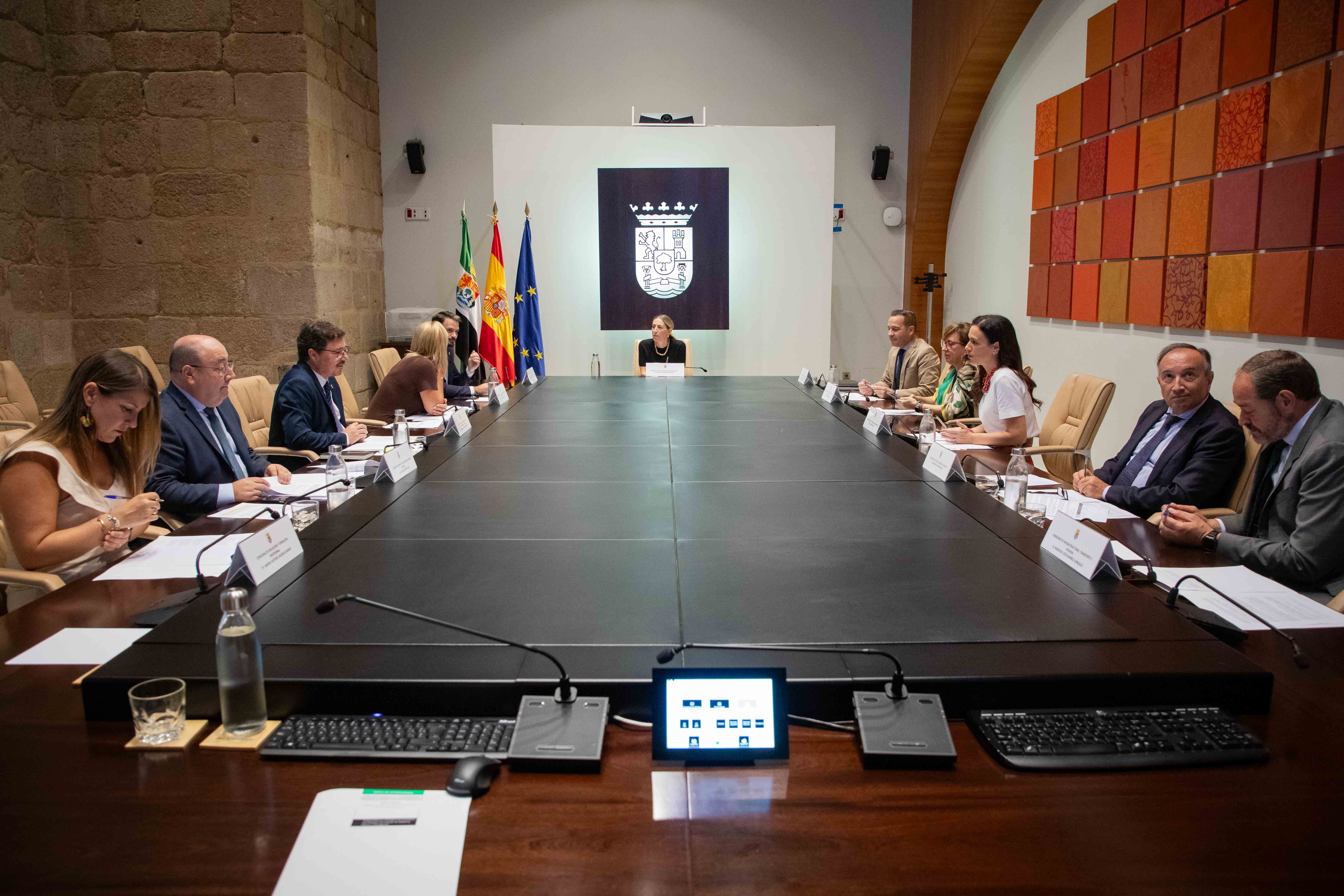 La Junta de Extremadura destina 15 millones de euros a impulsar políticas activas de empleo en 2026 y 2027 La Junta de Extremadura destina 15 millones de euros a impulsar políticas activas de empleo en 2026 y 2027