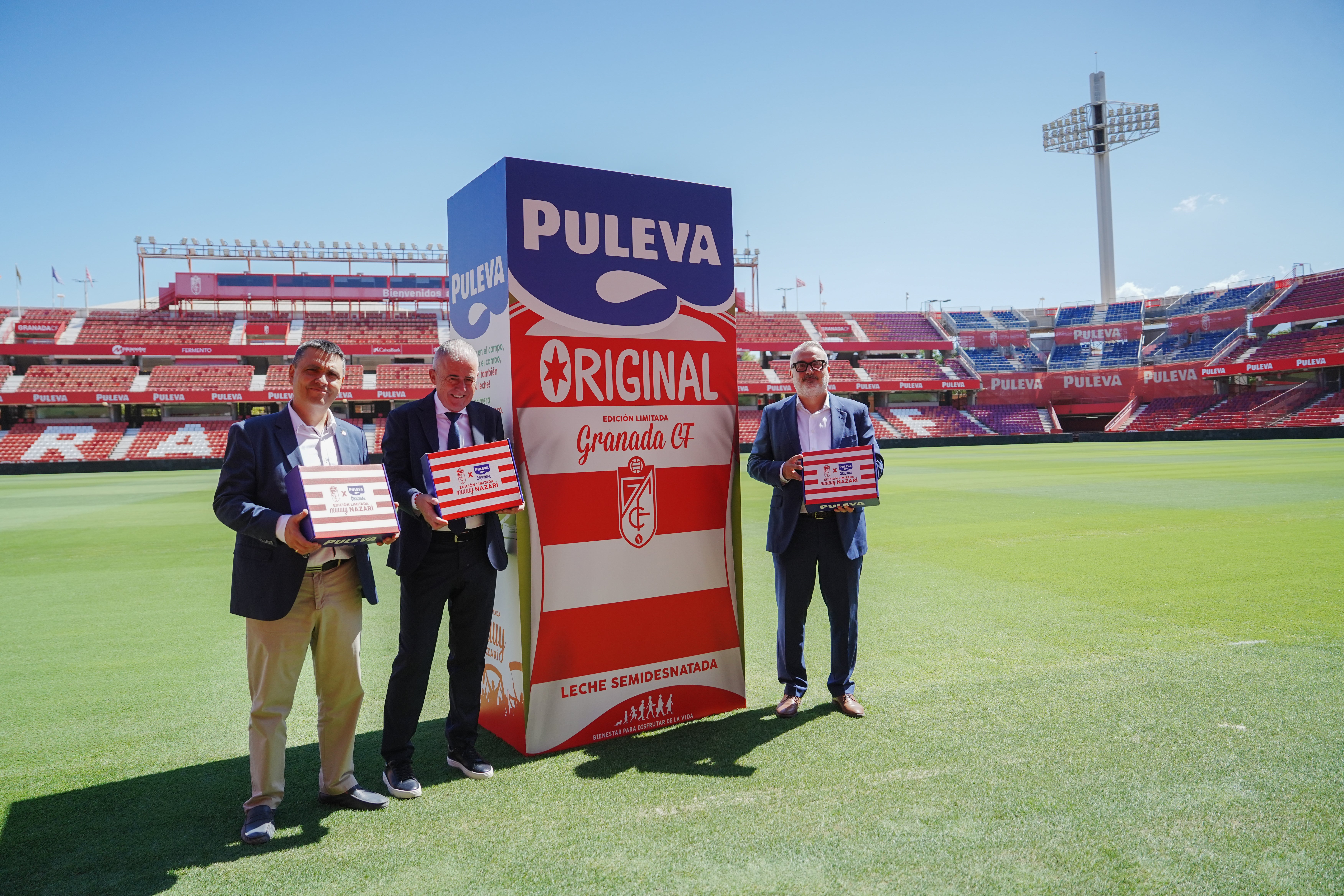 Granada CF y Puleva lanzan una edición limitada de leche con los colores rojiblancos Granada CF y Puleva lanzan una edición limitada de leche con los colores rojiblancos