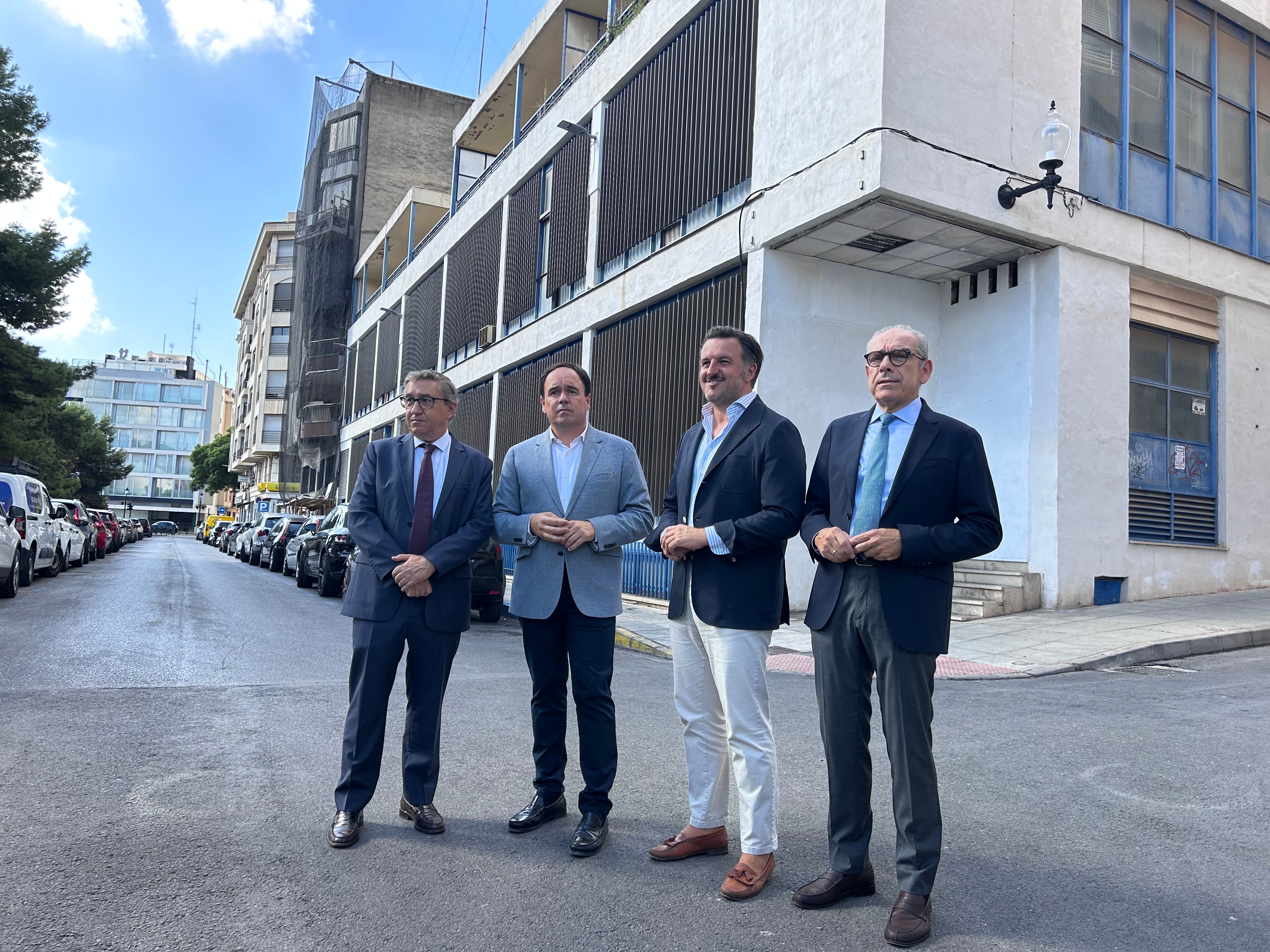 La Generalitat cede el antiguo edificio de Correos al Ayuntamiento de Elche para albergar dependencias municipales La Generalitat cede el antiguo edificio de Correos al Ayuntamiento de Elche para albergar dependencias municipales